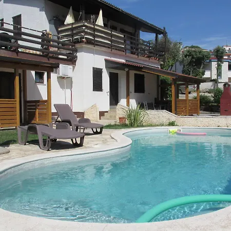 Guesthouse Suzy Hotell 3*
