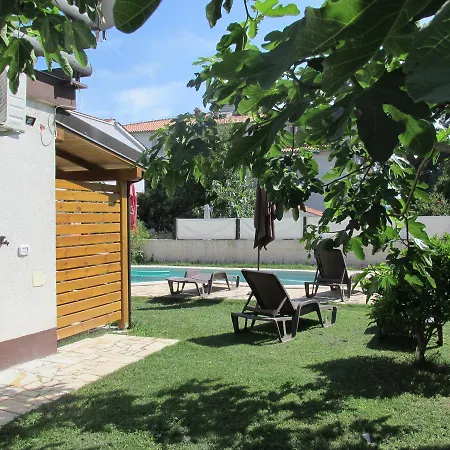 Hotell Guesthouse Suzy 3*